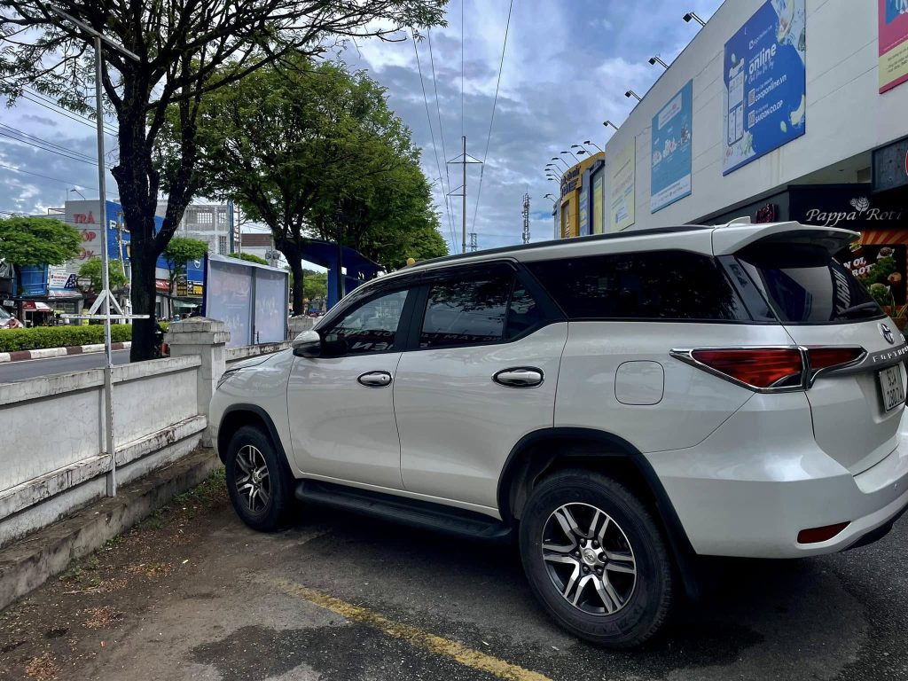 Cho thuê xe 7 chỗ Fortuner